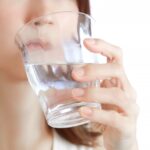 水をたくさん飲むと健康に良い？適切な摂取量と注意点