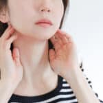 甲状腺機能低下症とはどんな病気？原因や予防法、治療法について。