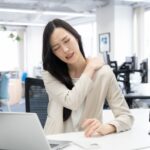 肩こりの原因は？自宅でできるセルフケアと予防法
