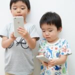 子どものスマホは何歳から？ルール作りとトラブル対策を解説
